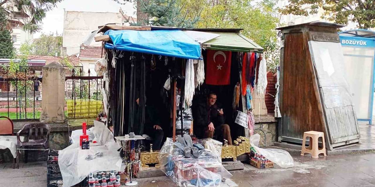 Ayakkabı Boyacılarının Soğukla Mücadelesi Başladı