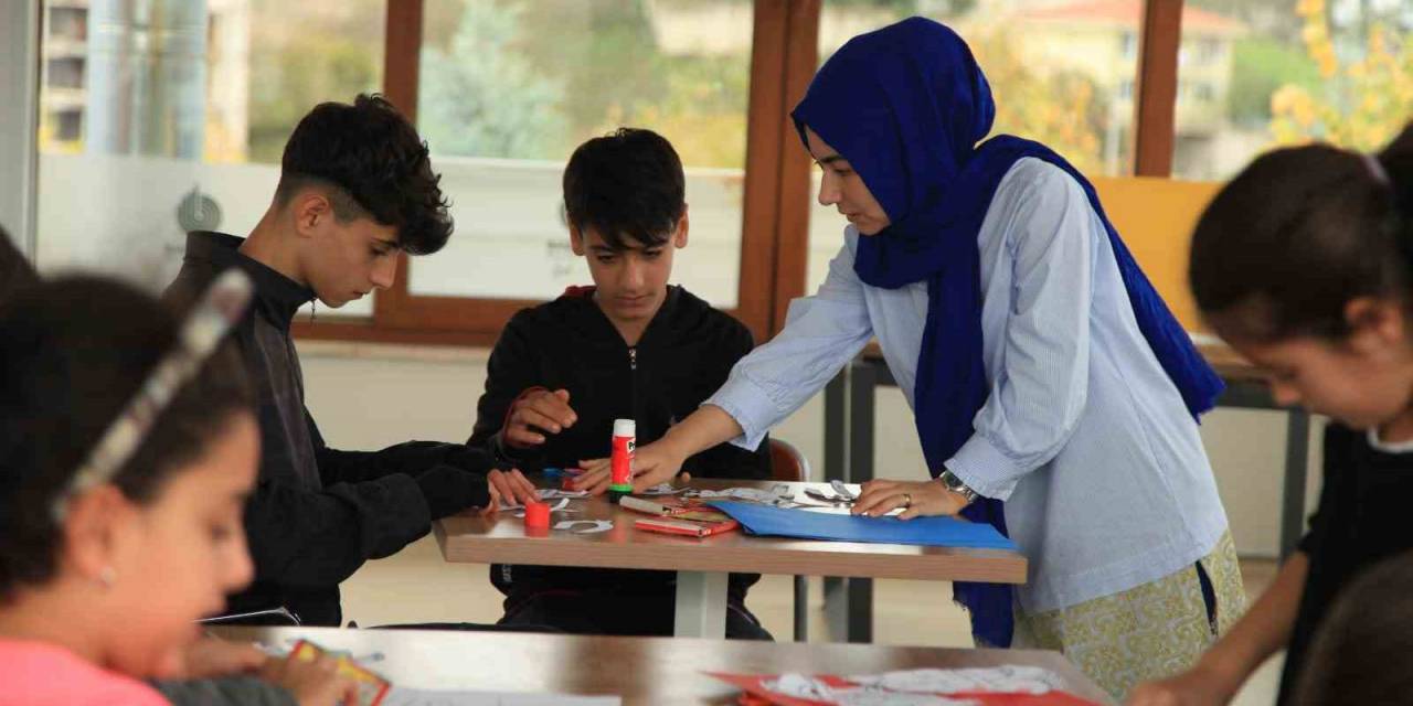 Başiskele’de Öğrenciler Gençhaneleri Doldurdu