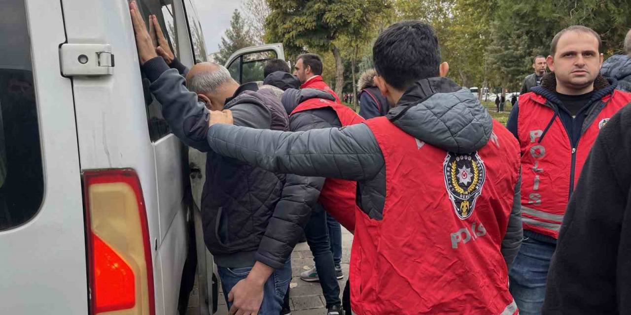 Diyarbakır’da İzinsiz Yürüyüşte Gözaltına Alınan 55 Kişi Serbest Bırakıldı