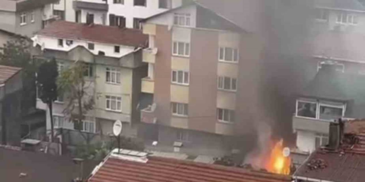 Ataşehir’de Hurda Deposunda Yangın