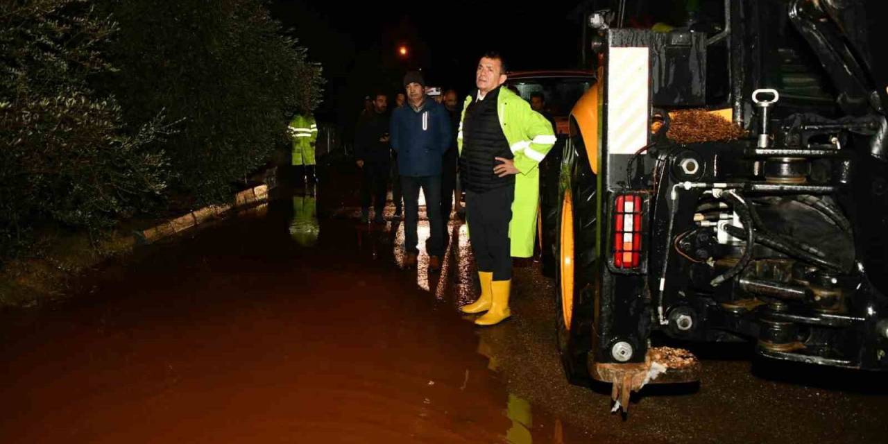 Başkan Özyiğit, Gece Boyunca Çalışmaları Yerinde İnceledi