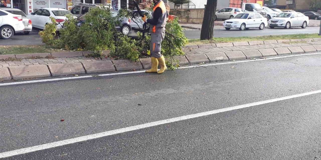 Yağış Sonrası Melikgazi Ekipleri Sahada Seferber Oldu