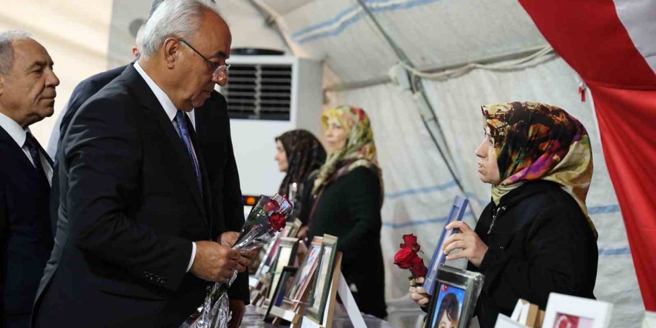 Dsp Genel Başkanı Aksakal, Diyarbakır Annelerini Ziyaret Etti