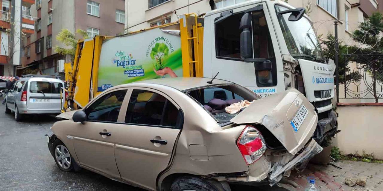 Bağcılar’da Freni Boşalan Çöp Kamyonu 7 Araca Çarptı, Şoför Araçtan Atladı