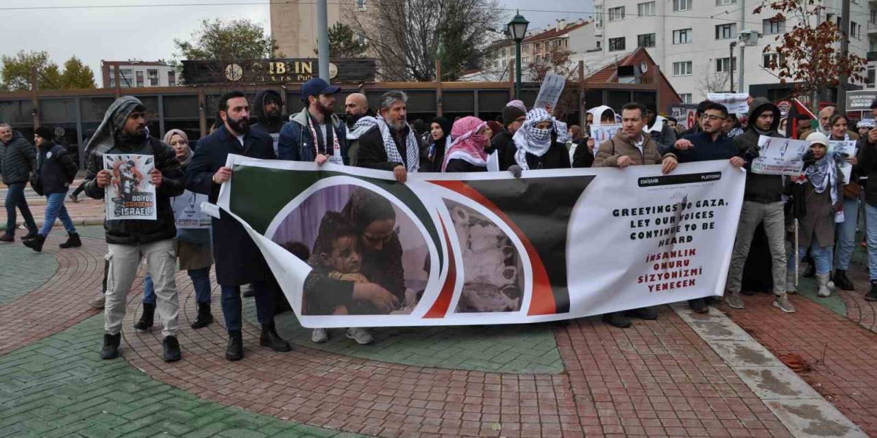 Farklı Ülkelerden 300 Öğrenci Filistin İçin Bir Araya Geldi