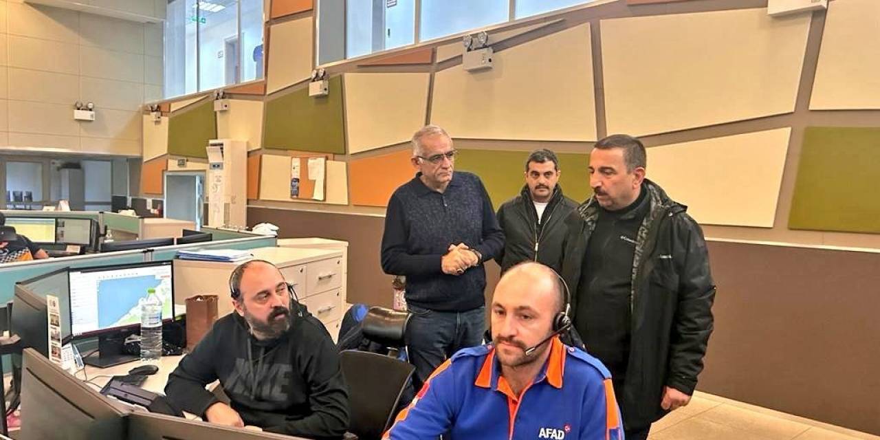 Zonguldak Valisi Hacıbektaşoğlu, Afad Merkezindeki Çalışmaları Ve Dere Yataklarını Denetledi
