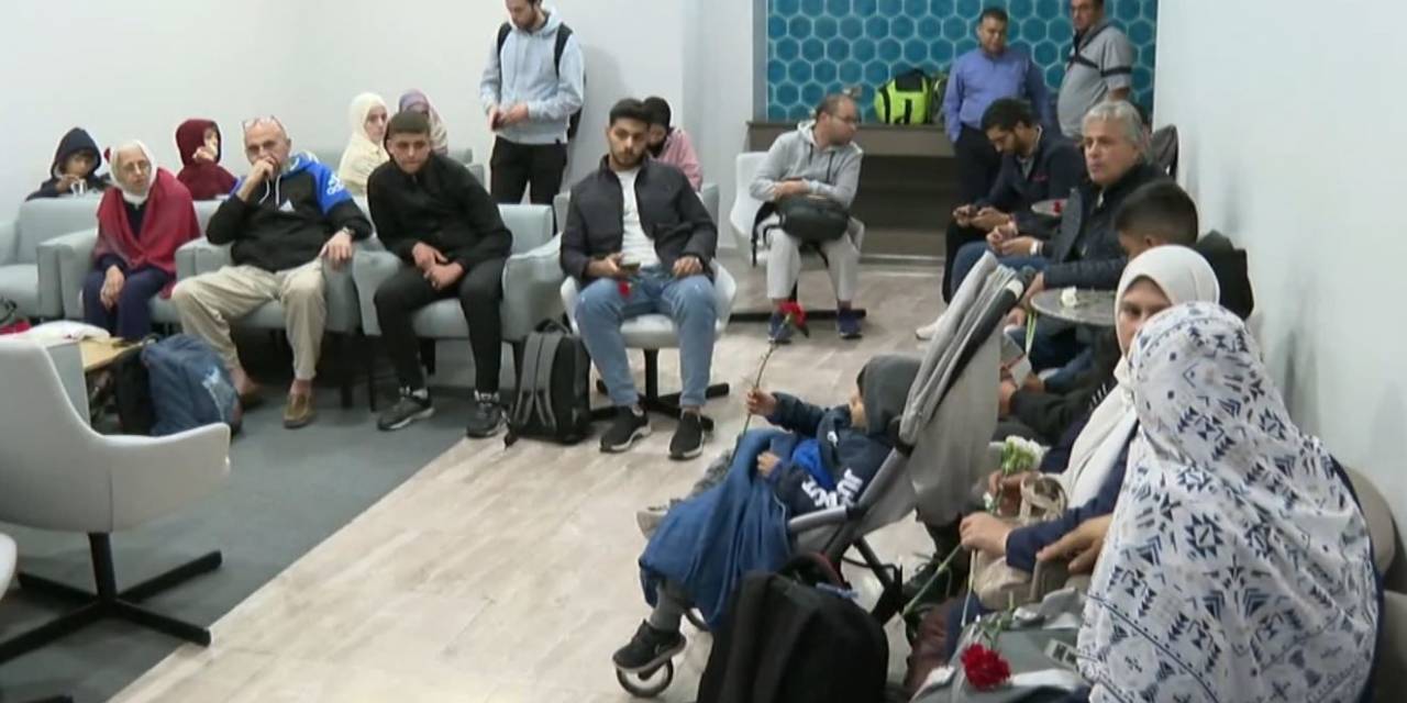 Gazze’den Tahliye Edilen 44 Türk Vatandaşı İstanbul’a Geldi