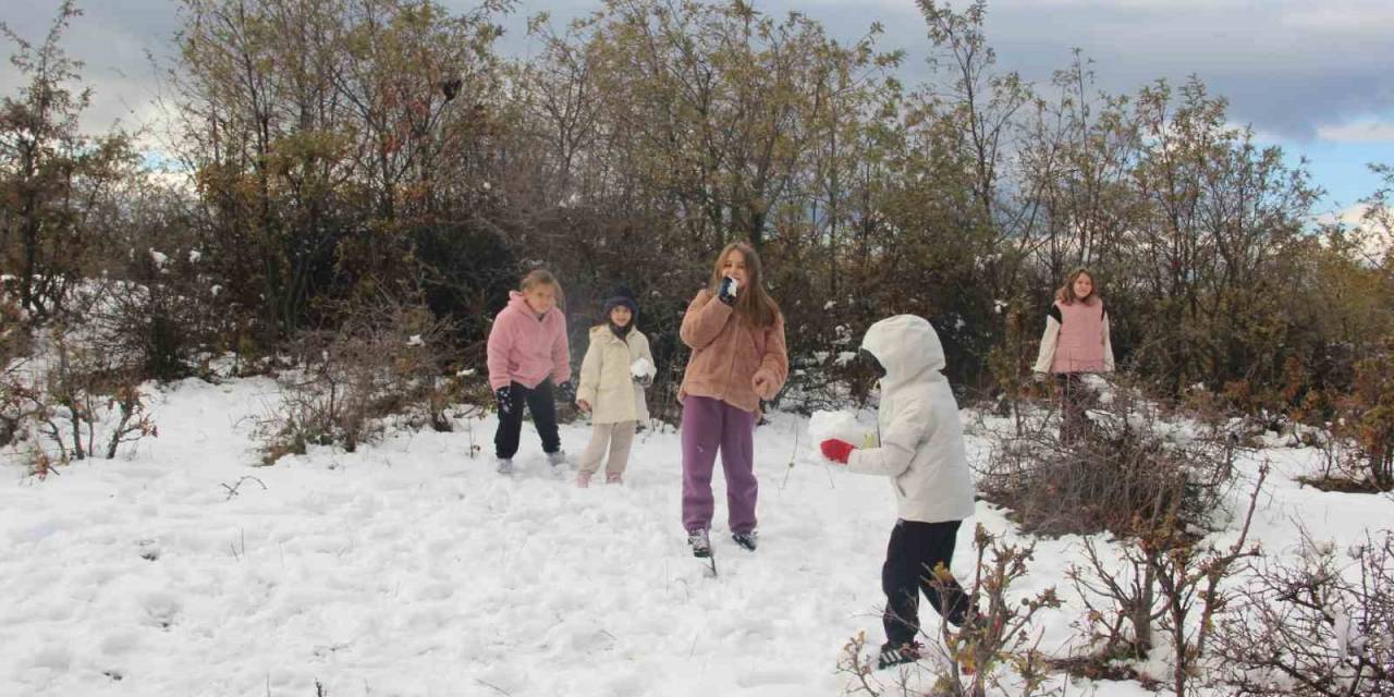 Çan’da Mevsimin İlk Kar Yağışı Çocukları Sevindirdi