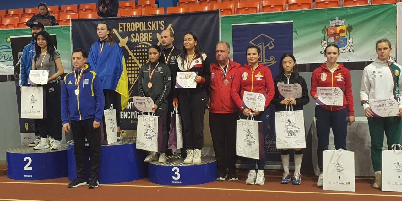 Sofya’da Yıldız Eskrimciler Bir Altın Bir Bronz Kazandı