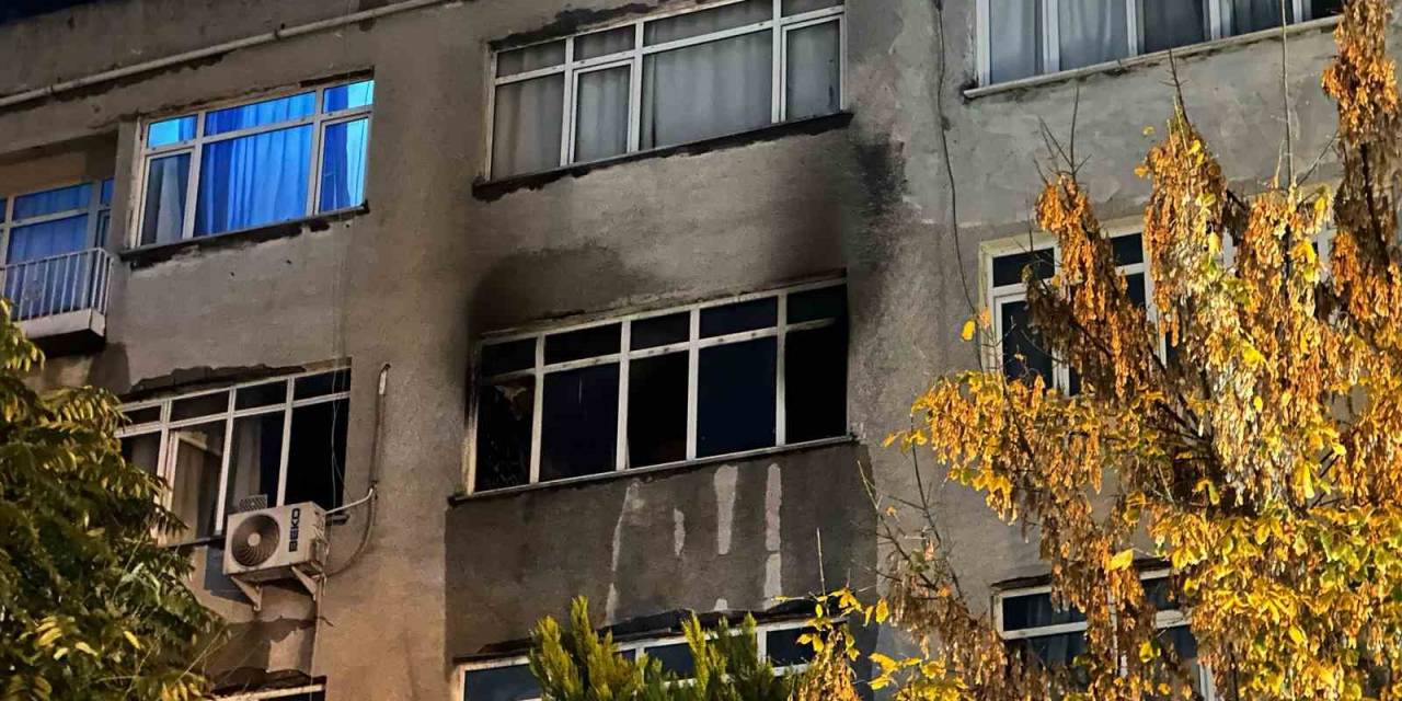 Fatih’te 5 Katlı Binada Korkutan Yangın