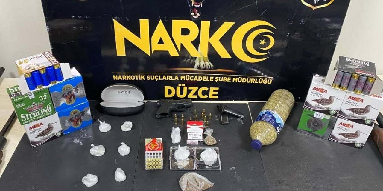 Düzce’de Depoya Yapılan Baskında Uyuşturucu Ve Silah Ele Geçirildi