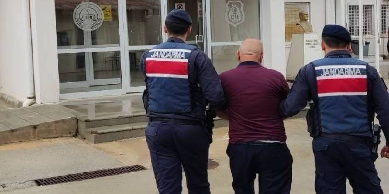 Jandarma Ekipleri 52 Aranan Şahsı Kıskıvrak Yakaladı