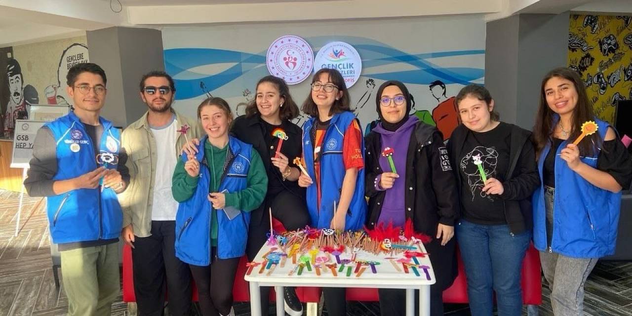 Gönüllü Öğrenciler, Minik Kardeşleri İçin Kolları Sıvadı