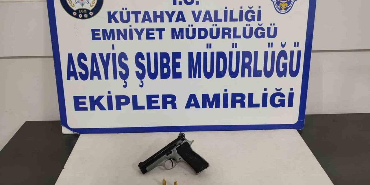 Kütahya’da Bir Şahsın Üzerinde Ruhsatsız Tabanca Ele Geçirildi