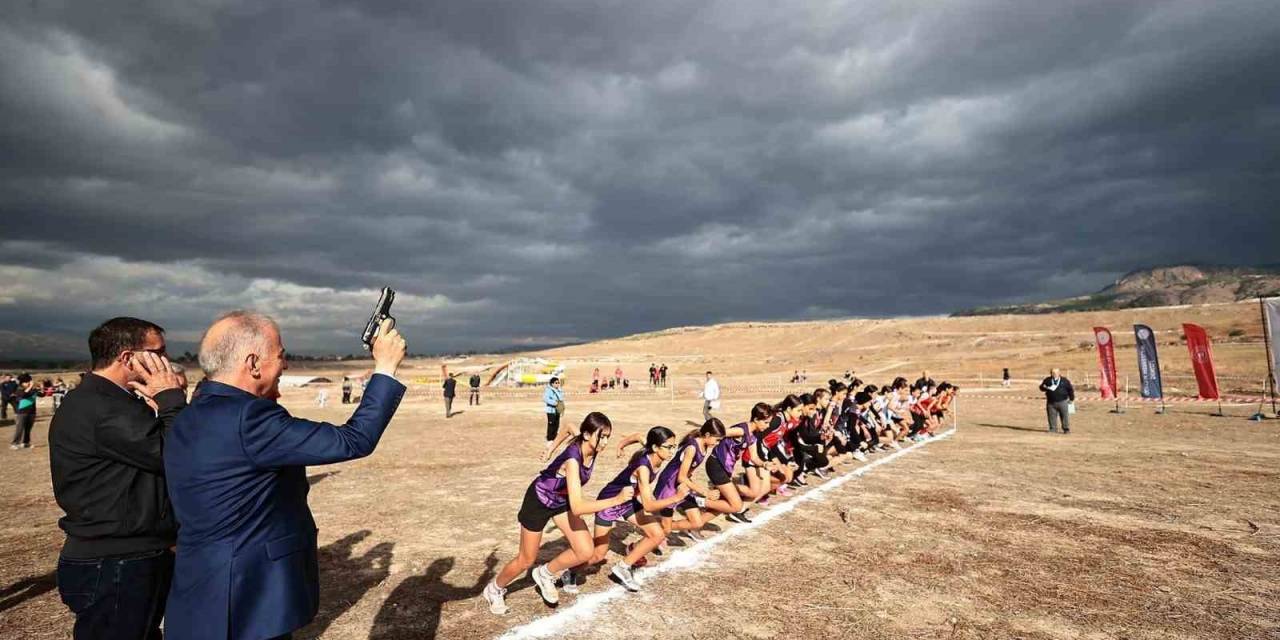 265 Sporcu Pamukkale’de Koştu