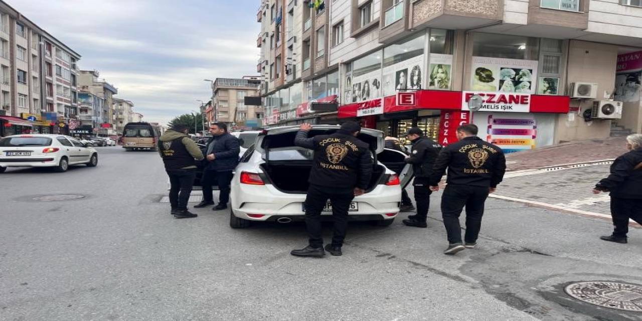 Esenyurt’ta Tatilin Ardından Okul Önlerinde Trafik Denetimi Yapıldı