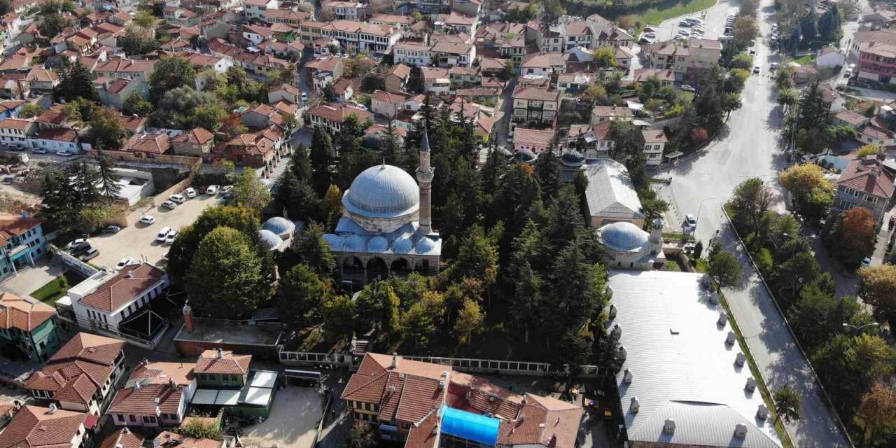 Eskişehir’de Yüzyıllardır Ayakta Kalan Tarihi Cami Vatandaşları Cezbediyor