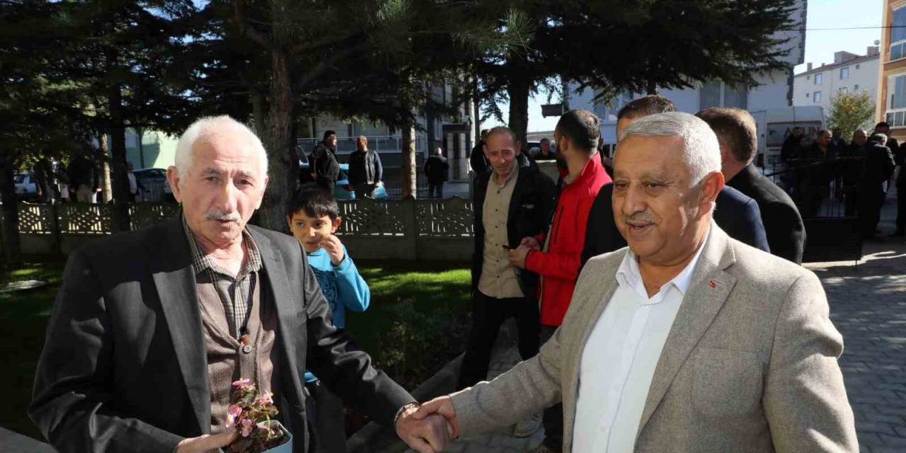 Başkan Zeybek: “Talepleri Yerinde Tespit Edip, Çözümler Üretiyoruz”