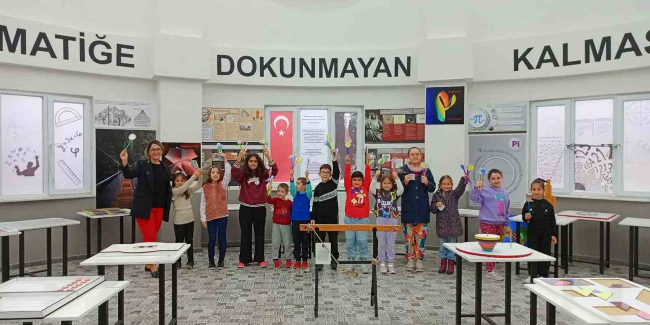 Çocuklar Bilgi Evindeki Ara Tatili Doya Doya Değerlendirdi