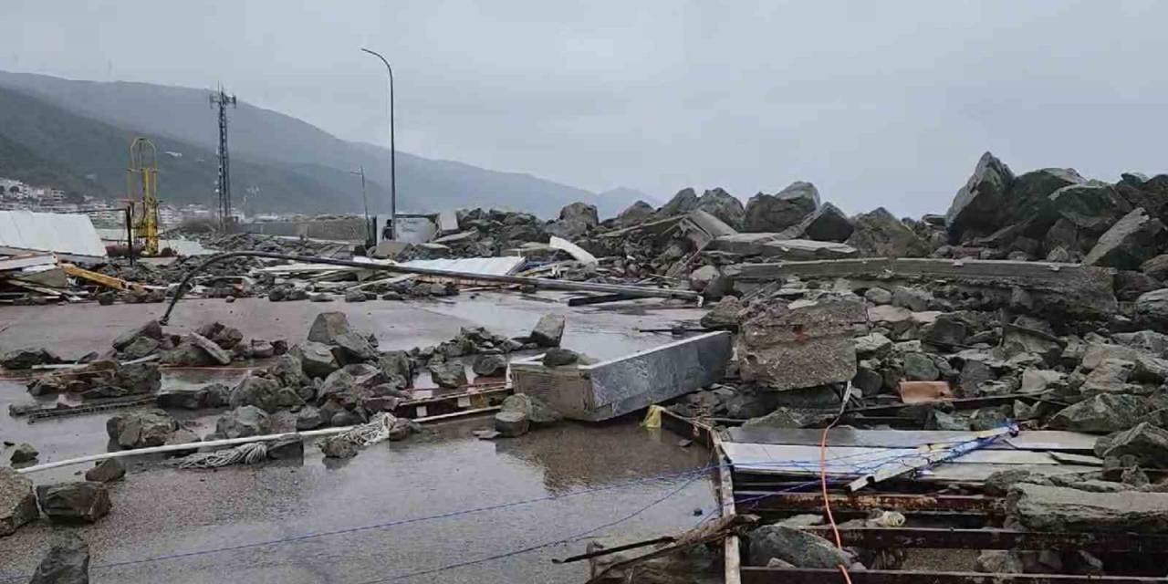 Milyonlarca Liralık Hasar Oluşan Esenköy Balıkçı Barınağı Tanınmaz Hale Geldi