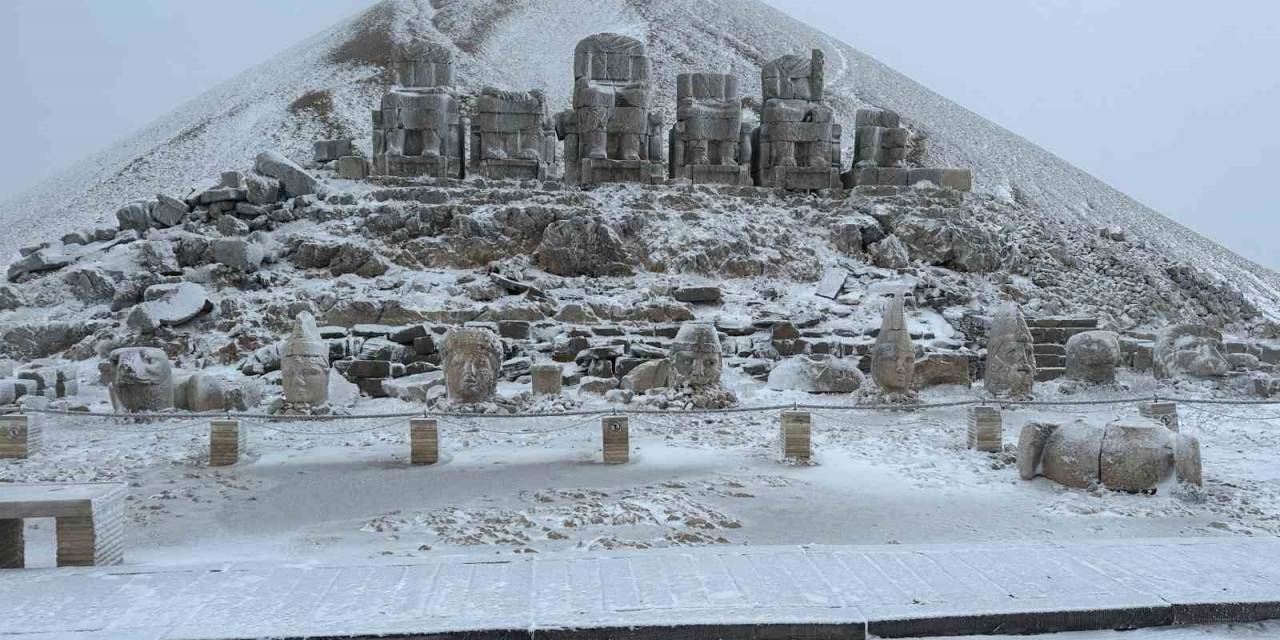 Nemrut’a Mevsimin İlk Karı Yağdı