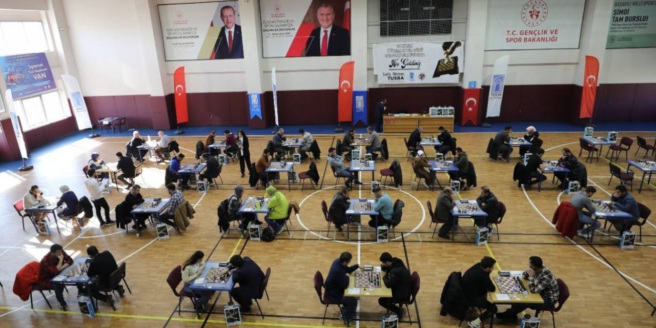 Tuşba Belediyesinden Geleneksel Satranç Turnuvası