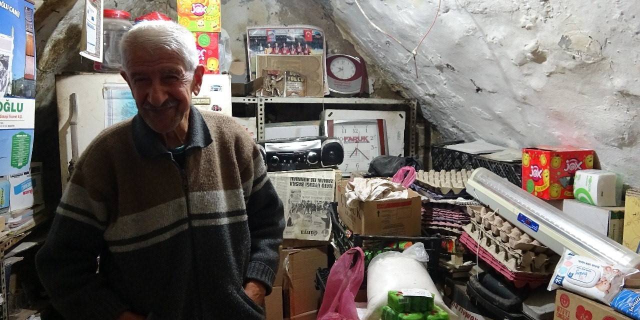 35 Yıllık Bakkal, Süper Marketlere Karşı Ayakta Kalma Mücadelesi Veriyor