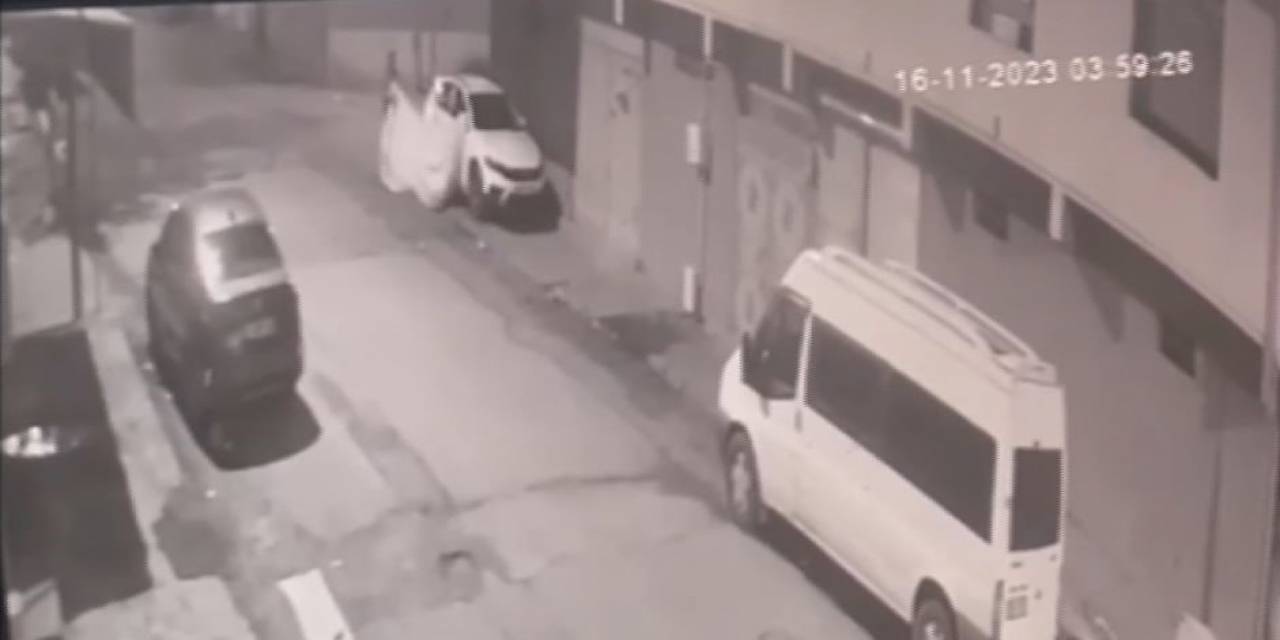 Otomobil Üzerindeki Brandanın Çalınma Anı Güvenlik Kamerasına Yansıdı