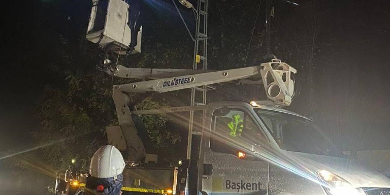 Başkent Edaş, Fırtınanın Enerji Hatlarına Zarar Verdiği Zonguldak’ta Çalışmalarını Sürdürdü