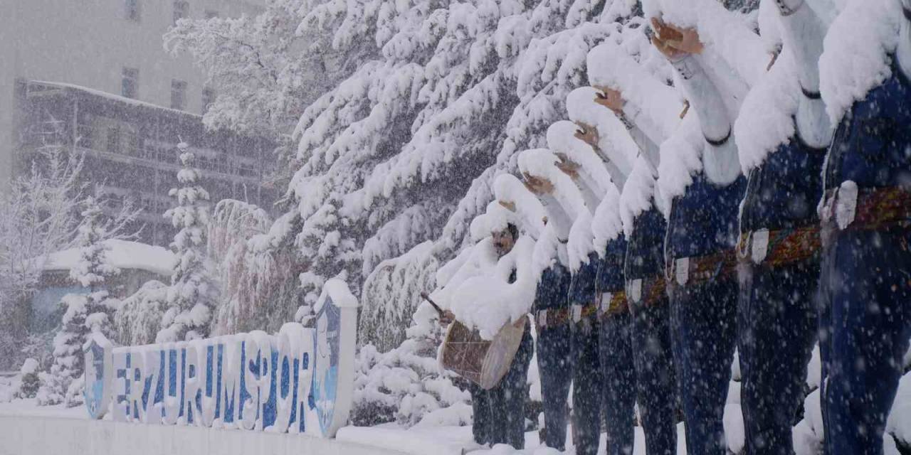 Erzurum’da Kar Yağışı Hayatı Olumsuz Etkiliyor