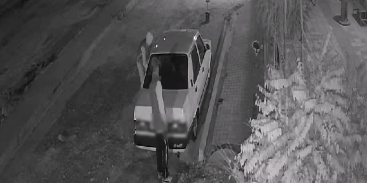 Otomobilden Yapılan Hırsızlık Kamerada