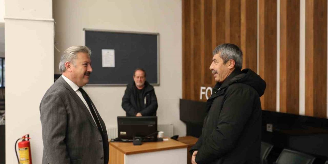 Başkan Palancıoğlu, Veznede Emlak Vergisini Ödedi