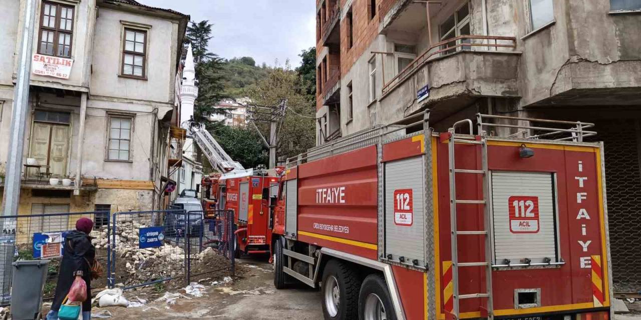 Ordu’da Çatı Yangını Ekipleri Harekete Geçirdi