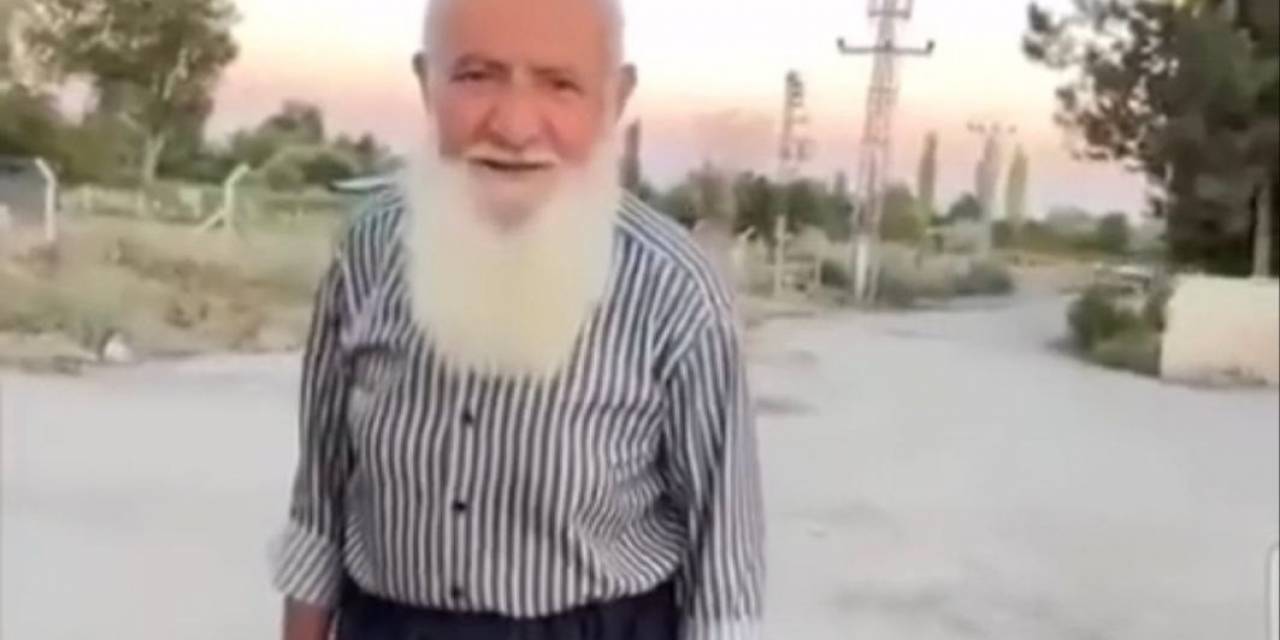 Ayasofya’da Kedi Sevdiği Video İle Viral Olan Ahmet Amca: “Kediye Canım Kaynadı Sevdim, Beni Filme Almışlar”