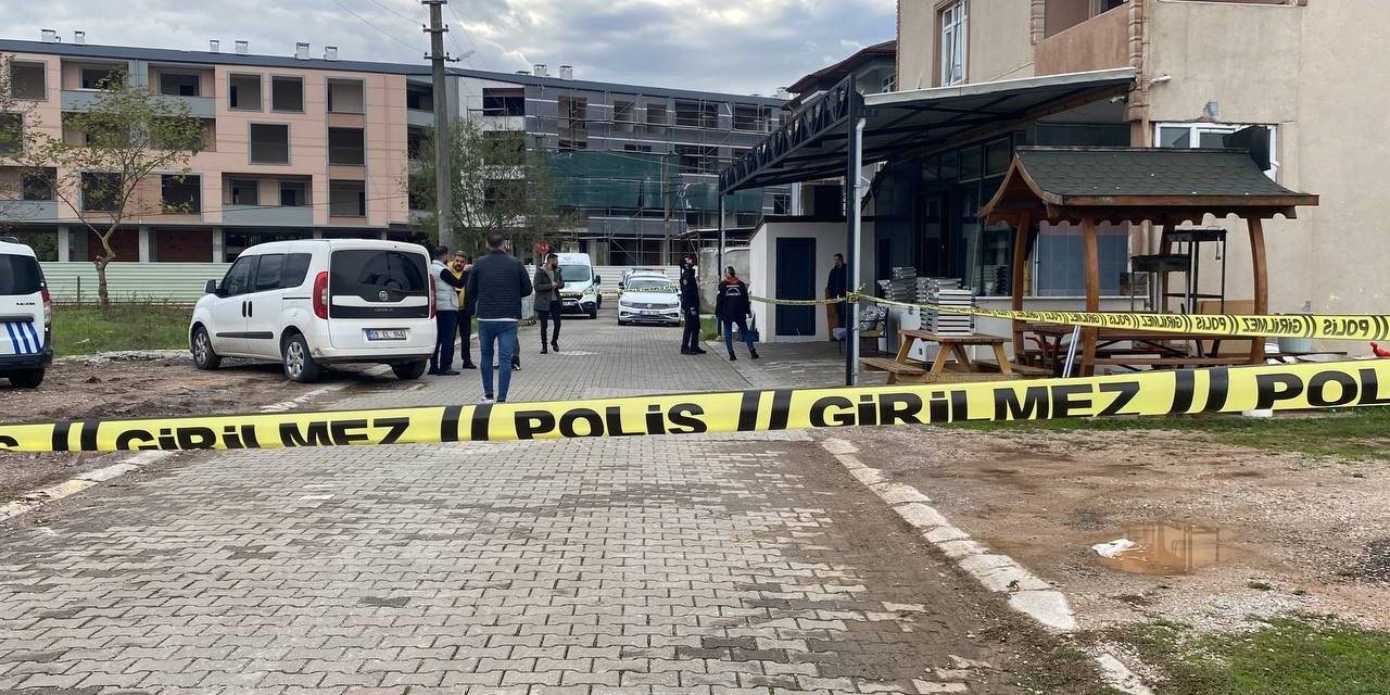 Tatlıcı Dükkanının Girişinde Başından Vuruldu