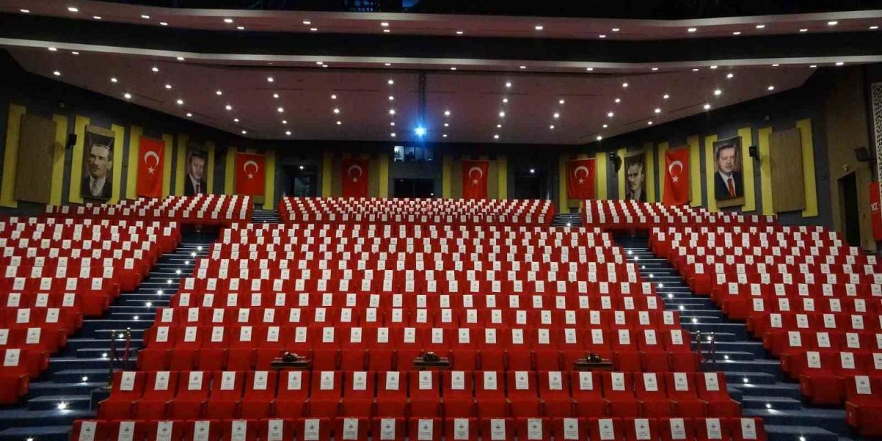 Sancaktepe Recep Tayyip Erdoğan Kongre Merkezi Sancaktepe Sahnesi’nin Koltukları Gazze’de Katledilen Çocuklara Ayrıldı