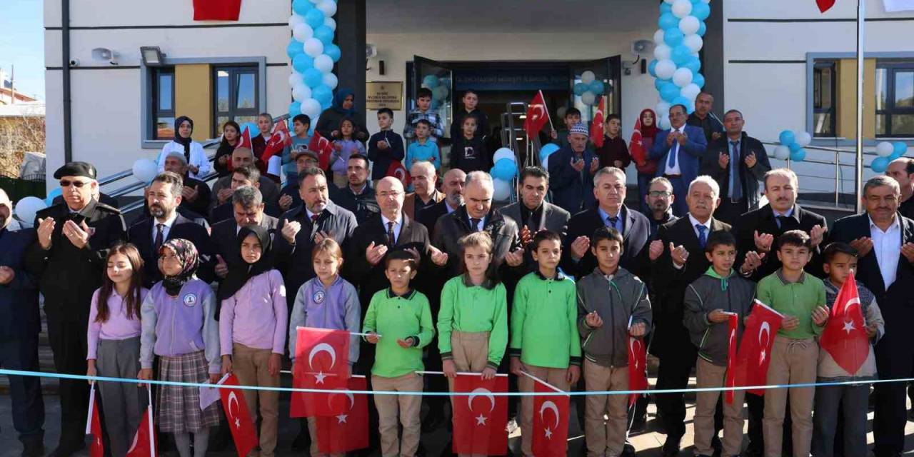 Selçuklu Belediyesi Sızma Alparslan İlkokulunun Resmi Açılışı Yapıldı