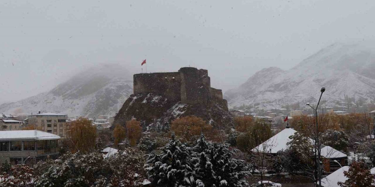 Oltu’ya Mevsimin İlk Karı Yağdı