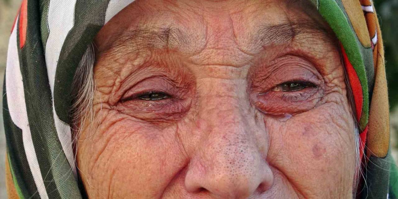 Engelli Kızıyla Birlikte Evinden Çıkarılan Yaşlı Kadın Gözyaşlarına Boğuldu