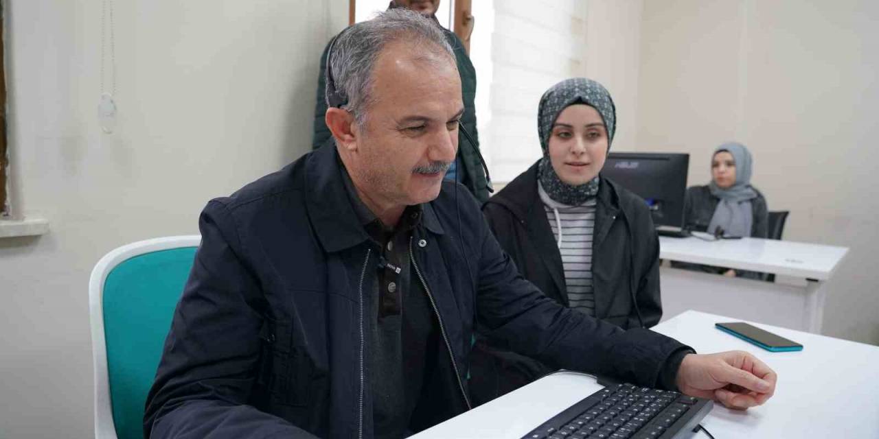 Kılınç, 153 Çağrı Merkezinde Çağrıları Cevapladı