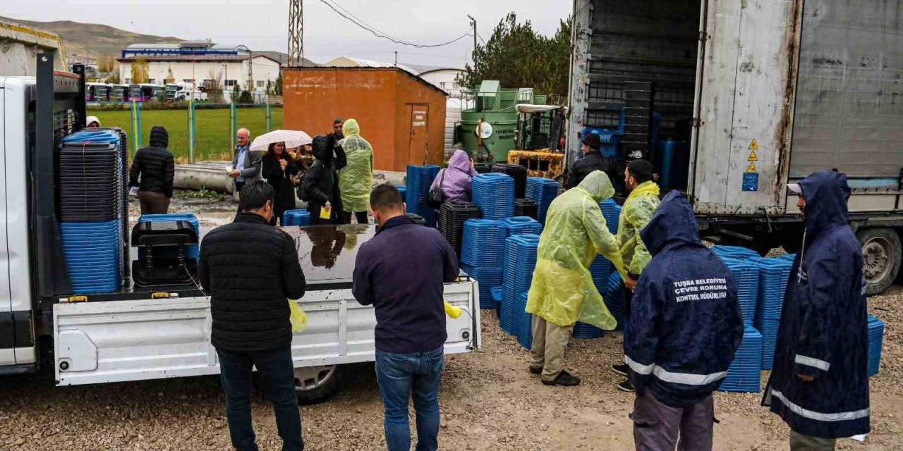 Van Büyükşehir Belediyesi 13 İlçeye 3 Bin Adet Plastik Sıfır Atık Kutusu Dağıttı