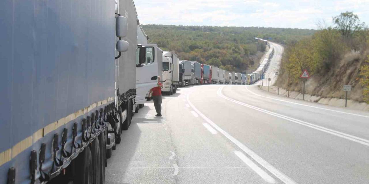 Türkiye-bulgaristan Sınırında Kilometrelerce Tır Kuyruğu Oluştu
