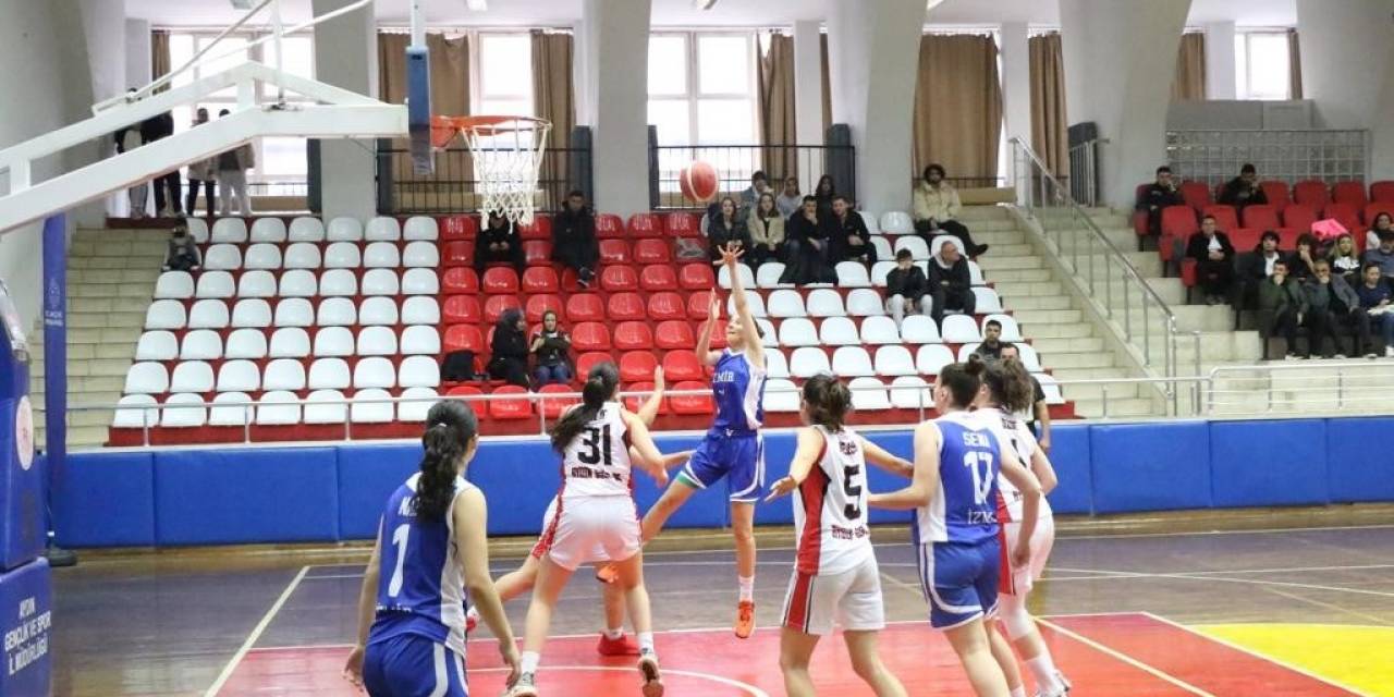 Gençlik Spor Müdürlüğü’nün Kadın Basketbol Takımı İlk Maçına Çıktı
