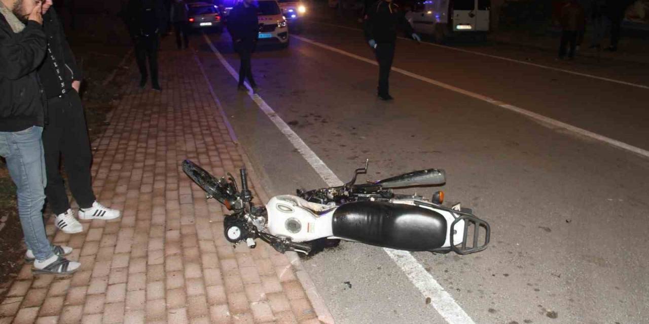Otomobille Çarpışan Motosikletin Sürücüsü Yaralandı