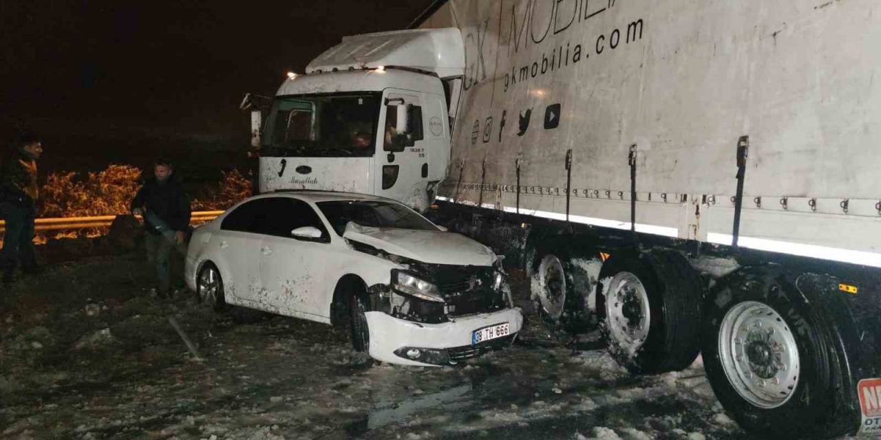 Van’da Kar Yağışı Kazayı Beraberinde Getirdi