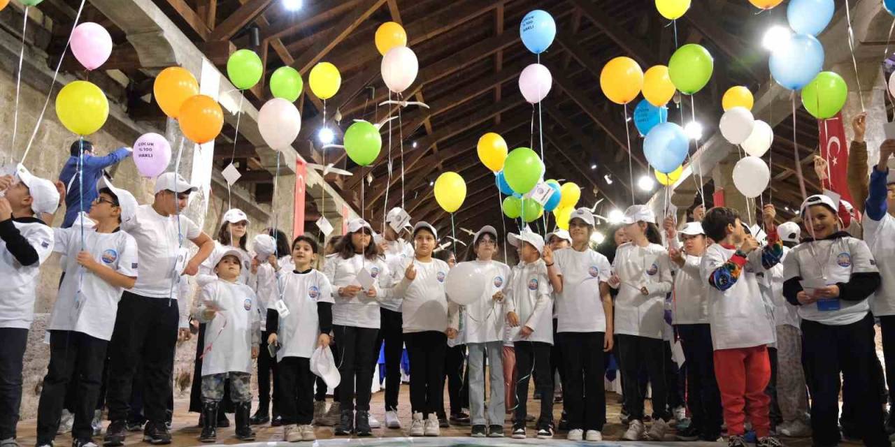 Büyükçekmeceli Çocuklar “Çocuk Hakları”nı Haykırdılar