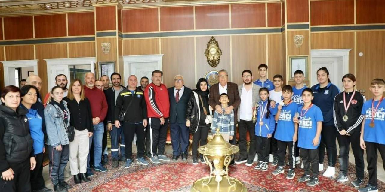 Başkan Çerçi 2023’ün Başarılı Sporcularını Ödüllendirdi