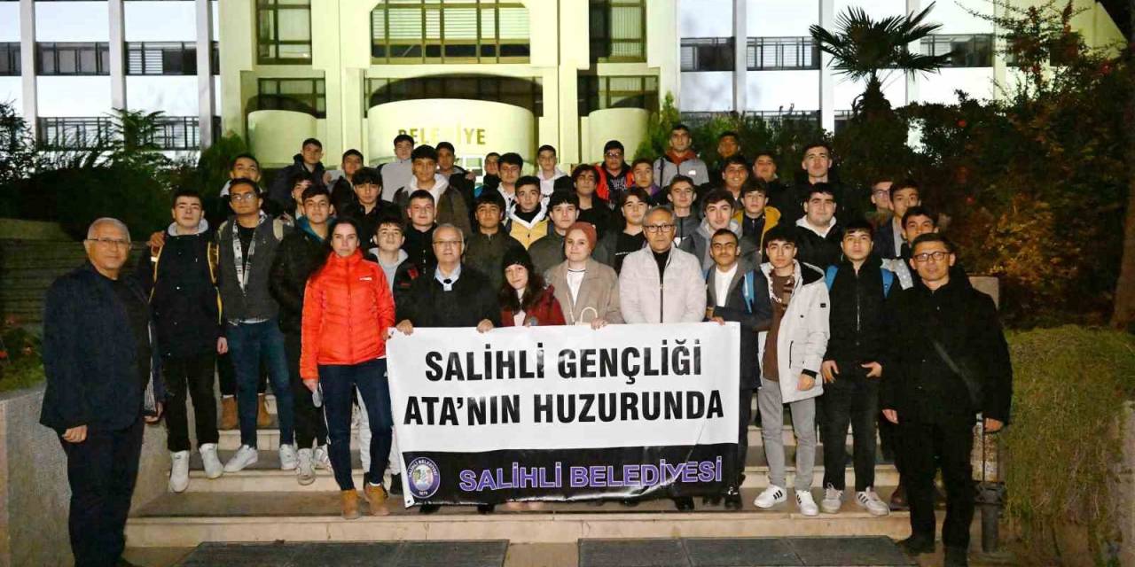 Salihli’de Liseli Gençler Ankara’ya Uğurlandı