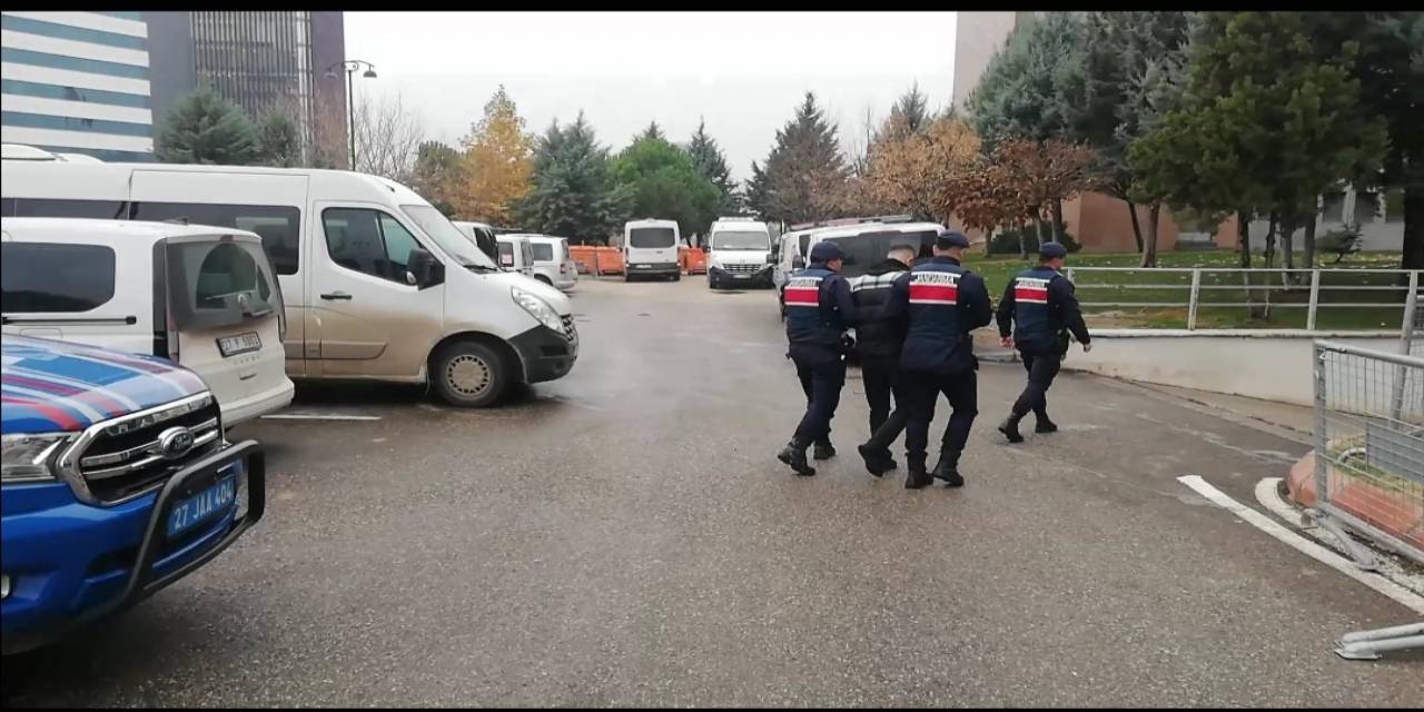 5 Kişiyi 80 Bin Tl Dolandıran Şahıs Jandarmadan Kaçamadı