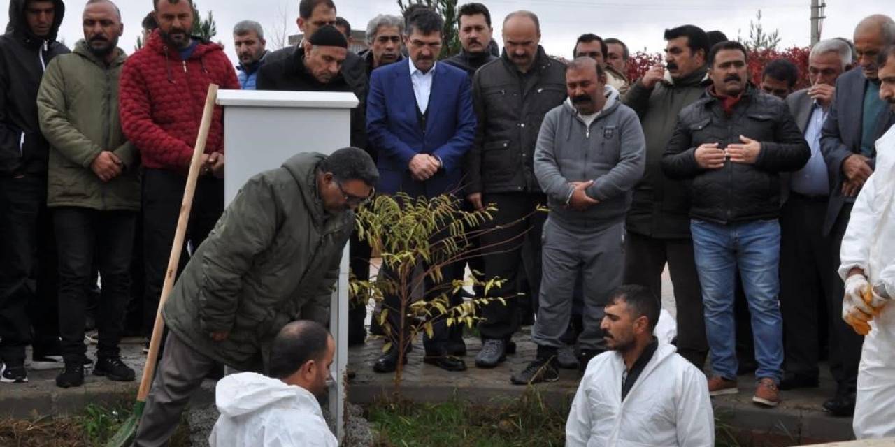 Selde Hayatını Kaybeden Kardeşler Babaannelerinin Yanına Defnedildi